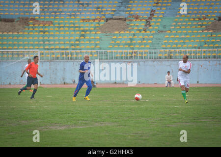 Katmandou, Népal. 29 mai, 2016. Premier ministre 11 Vs Secrétaire en chef 11 match de football amical prendre Dasharath Stadium, Katmandou au Népal. Credit : imagespic/Alamy Live News Banque D'Images