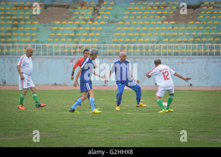 Katmandou, Népal. 29 mai, 2016. Premier ministre 11 Vs Secrétaire en chef 11 match de football amical prendre Dasharath Stadium, Katmandou au Népal. Credit : imagespic/Alamy Live News Banque D'Images