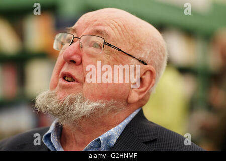 Thomas Keneally Hay Festival, Pays de Galles, Royaume-Uni - Hay 2016 - Auteur Thomas Keneally au Hay Festival de parler de son Booker Prize winning roman sur la vie d'Oskar Schindler pendant la Seconde Guerre mondiale, tiitled Schindler's Ark. Banque D'Images