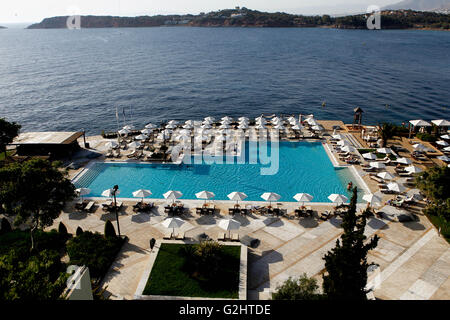 Athènes, Grèce. 31 mai, 2016. L'Astir Palace Hotel saled pour 400 millions d'euros pour la ''République hellénique Asset Development Fund((HRADF)''. Le fonds représente des investisseurs en provenance de Turquie, Abu Dhabi, Dubaï, le Koweït et d'autres émirats. L'Astir Palace est situé dans la région de Vouliagmeni, une station balnéaire à environ 20 kilomètres au sud d'Athènes. Il est de 75 acres de la péninsule de pins. Le complexe comprend deux hôtels Arion, a Luxury Collection Resort & Spa, et l'hôtel Westin Athens. © Vafeiadakis Aristidis/ZUMA/Alamy Fil Live News Banque D'Images