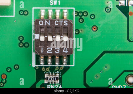 Montage de surface sur l'interrupteur de circuit électronique close-up Banque D'Images