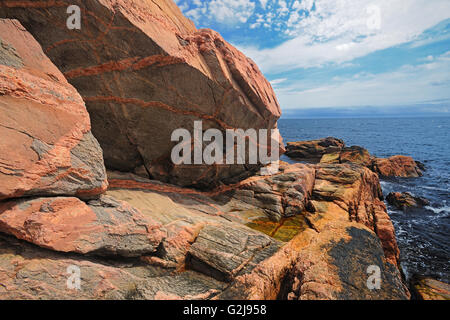 Rivage rocheux le long du détroit de Cabot sur la Piste Cabot, à Green Cove Parc National des Hautes Terres du Cap Breton en Nouvelle-Écosse, Canada Banque D'Images