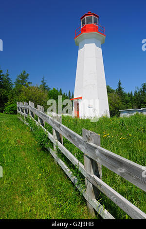 Phare et clôture sur le golfe du Saint-Laurent de Cap-de-Bon-Désir Québec Canada Banque D'Images