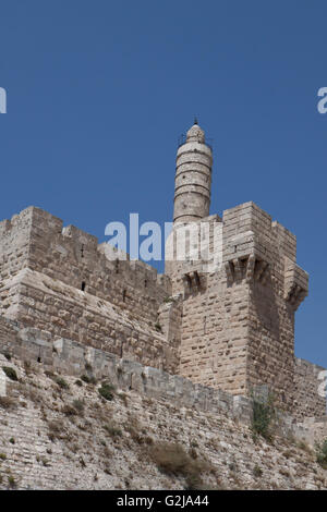 La tour de David à Jérusalem boundry mur avec ciel bleu Banque D'Images