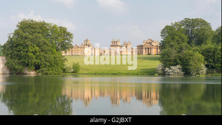 Le Palais de Blenheim et c'est un parc paysager, Woodstock, Oxfordshire, England, UK Banque D'Images