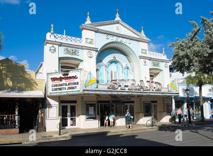 KEY WEST, Floride, USA - Mai 01, 2016 : l'ancien Strand Theatre dans Duval Street dans le centre de Key West Banque D'Images