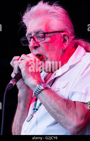 Vigevano Italie. 28 juin 2011. Le guitariste chanteur de blues anglais organiste et compositeur JOHN MAYALL effectue sur scène à Banque D'Images