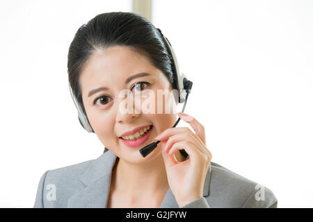 Belle asiatique business service clientèle woman smiling in office Banque D'Images