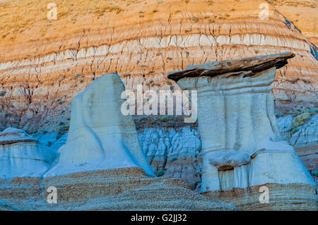 Badlands, Willow Creek, hoodoos à Drumheller, Alberta, Canada Banque D'Images