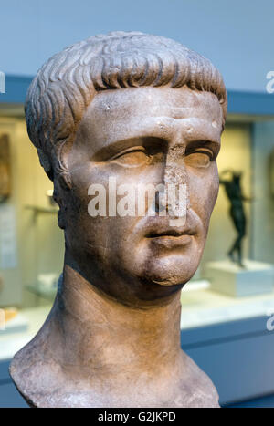En tête d'une statue de l'empereur Claude (10 BC - AD 54), quatrième empereur de l'Empire romain (AD 41-54), date de la statue c. Annonce 50, British Museum, Bloomsbury, London, England, UK Banque D'Images