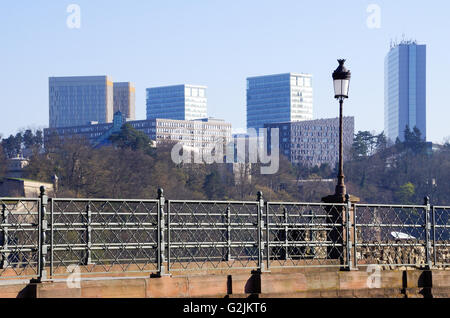 La ville de Luxembourg - Vue du pont du château et des institutions européennes sur le plateau de Kirchberg Banque D'Images