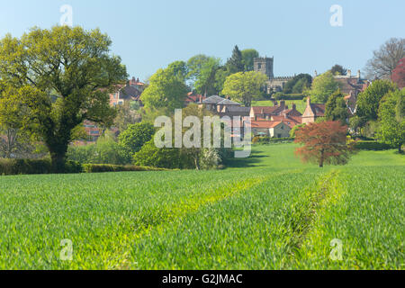 Village perché près de Easingwold Crayke dans Yorkshire du Nord, mai 2016 Banque D'Images