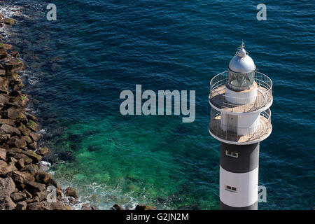 Phare à l'entrée du port dans le port de Puerto de Mazarron, sur la Costa Calida en Espagne Banque D'Images