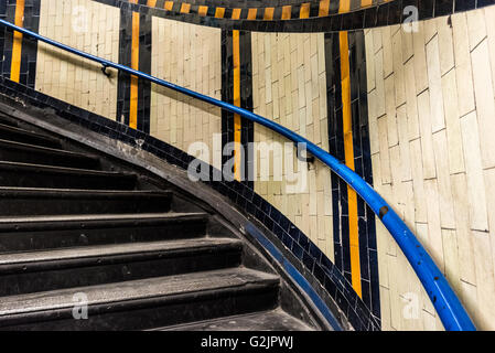 En colimaçon sur Métro londonien Banque D'Images