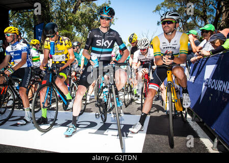 MELBOURNE, AUSTRALIE - 7 février : Chris Froome de l'équipe Sky et Jack Bobridge Trek de Segafredo avant le début de la phase 4 sur t Banque D'Images