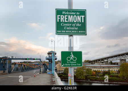 Piste cyclable et trottoir sur le pont levant de Fremont à Seattle, Washington Banque D'Images