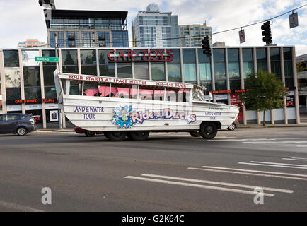 Un ex-armée amphibie véhicule mis à jour 'DUKW' ou 'Seattle Canards' tour véhicule à Seattle, Washington Banque D'Images