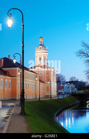 Vue de la tour nord-ouest (Sacristie) de Saint Laure Alexandre Nevski à Saint-Pétersbourg, Russie Banque D'Images