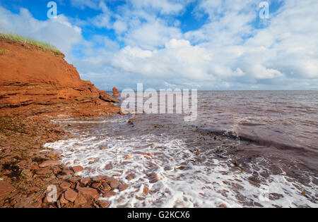 Terre rouge riche en fer le long du golfe du Saint-Laurent Cap Nord (North Point) Prince Edward Island Canada Banque D'Images