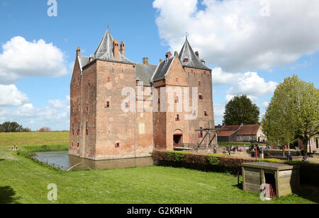 Château Loevestein est un château médiéval dans une ville appelée Poederoijen aux Pays-Bas Banque D'Images