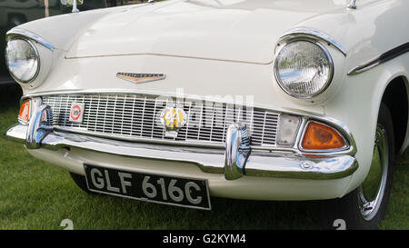 Ford Anglia Super 123E 1965, détail de la calandre avant. Banque D'Images