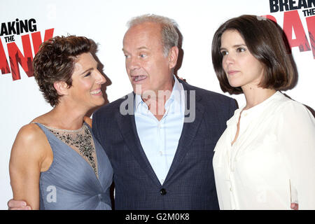 (L - R), Kelsey Grammer, Tamsin Greig et Sonya Cassidy assistant à la projection de gala UK de casser la banque à l'Empire Cinema, Leicester Square, Londres. ASSOCIATION DE PRESSE Photo. Photo date : mardi 31 mai 2016. Crédit photo doit se lire : Yui Mok/PA Wire Banque D'Images