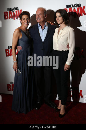 (L - R) Tamsin Greig. Kelsey Grammer et Sonya Cassidy assistant à la projection de gala UK de casser la banque à l'Empire Cinema, Leicester Square, Londres. ASSOCIATION DE PRESSE Photo. Photo date : mardi 31 mai 2016. Crédit photo doit se lire : Yui Mok/PA Wire Banque D'Images