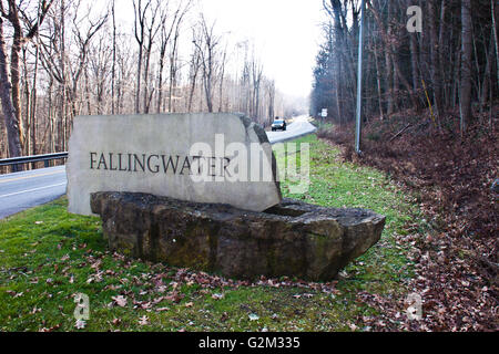 Panneau d'entrée à une maison, Fallingwater conçu par Frank Lloyd Wright pour la famille Kaufmann Banque D'Images