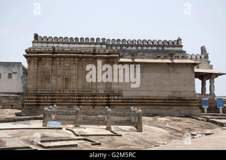 Parsvanatha basadi, colline Chandragiri, Sravanabelgola, Karnataka, Inde. Banque D'Images