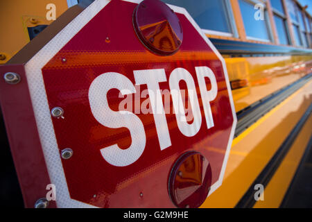 Un autobus scolaire, représenté à Kingston (Ontario), le 31 mai 2016. Banque D'Images