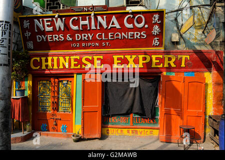 L'INDE Westbengal, Kolkata, teinturiers et de nettoyage à sec boutique Nouvelle Chine Co. à Ripon street Banque D'Images