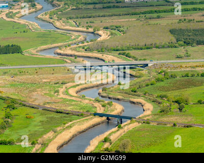 Vue aérienne, Ennis-Limerick Road, N18, rivière Fergus Fergus River, comté de Clare, Clare, Irlande, Europe, vue aérienne, Banque D'Images