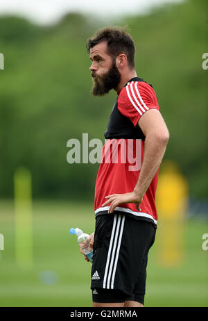 Joe Ledley, pays de Galles, lors d'une session d'entraînement au Vale Resort, Hensol. APPUYEZ SUR ASSOCIATION photo. Date de la photo: Mercredi 1er juin 2016. Voir PA Story FOOTBALL pays de Galles. Le crédit photo devrait se lire comme suit : Joe Giddens/PA Wire. Banque D'Images