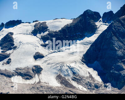 Le groupe de montagne Marmolada. Côté nord avec retraitement glacierréchauffement climatique sur les Dolomites. Alpes italiennes. Europe. Banque D'Images