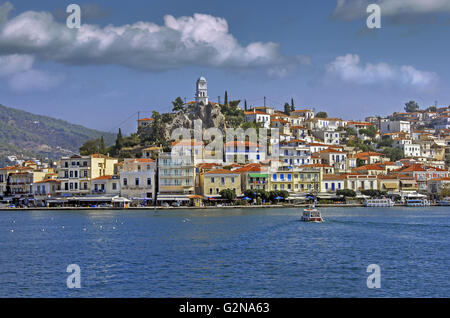 Vue de près du port de Poros, l'île de Poros à, dans le golfe Saronique, près de Piraeus, GRÈCE Banque D'Images