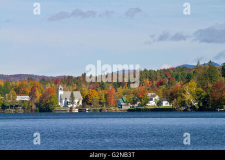 Feuillage d'automne au lac Elmore dans Lamoille Comté, Vermont, USA. Banque D'Images