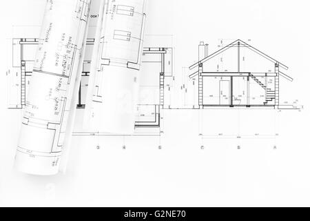 Rouleaux de plans et dessins d'architecture de la maison moderne Banque D'Images