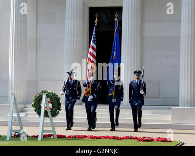 2016 Service commémoratif au cimetière militaire de Brookwood UK - Color Guard 422 USAF ABG de RAF Croughton commencent leur mars sortie Banque D'Images