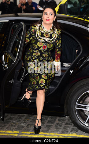 Salma Hayek participant à la UK premiere de "conte de fées" tenue à l'Curzon Mayfair, Londres. ASSOCIATION DE PRESSE Photo. Photo date : mercredi 1er juin 2016. Crédit photo doit se lire : Ian West/PA Wire Banque D'Images