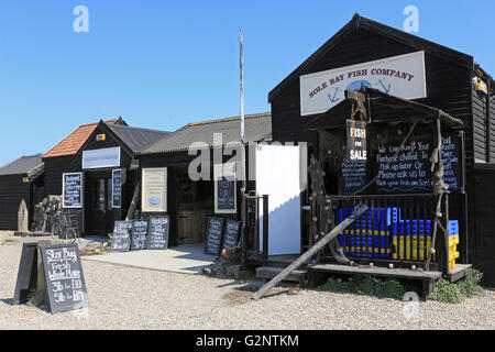 Seul Bay Fish Company vente de poissons fraîchement pêchés, à Southwold Harbour Suffolk Angleterre UK Banque D'Images