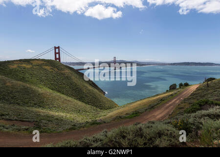 Marin Headlands coteaux vue sur le pont du Golden Gate National Recreation Area Banque D'Images