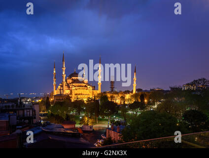 La Mosquée Fatih est nommé d'après le sultan ottoman Mehmet le Conquérant, connu en turc comme Fatih Sultan Mehmet. Istanbul, Turquie. Banque D'Images