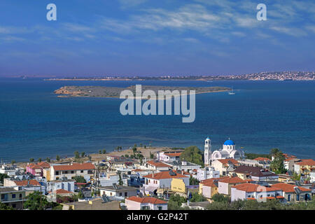 Vue panoramique à Skala le principal village et port d'Agistri island, dans le golfe Saronique, une heure de voyage depuis le Pirée, Grèce Banque D'Images