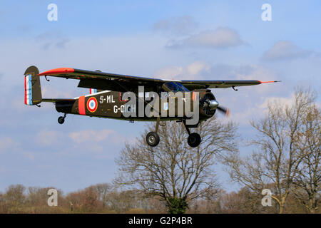 Avions Max Holste MH 1521 Broussard M-5 ML G-CIGH atterrissage à Breighton Airfield Banque D'Images