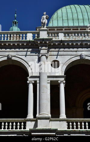 Détail de la Basilique palladienne loggia avec arches, colonnes rondes et architrave sait que "erliana', un échantillon parfait de la fin de r Banque D'Images