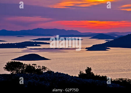 Vue aérienne de l'archipel adriatique au coucher du soleil, les îles de la Croatie, près de parc national de Kornati Banque D'Images