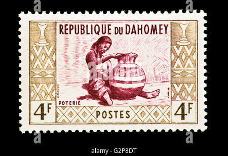 Timbre du Dahomey (Bénin) illustrant un potter. Banque D'Images