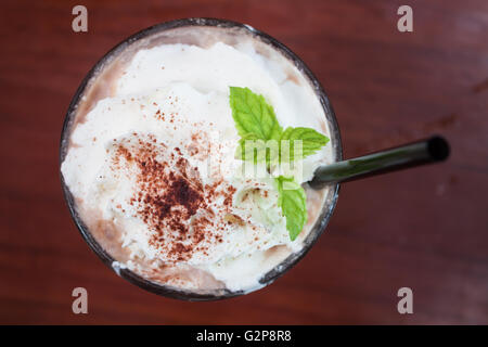 Café glacé toping avec crème fouettée, stock photo Banque D'Images