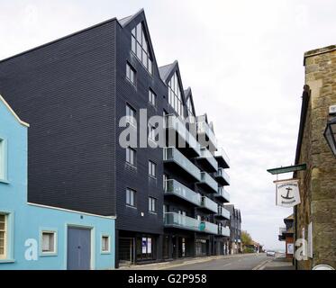 Hastings, Sussex E, Appartement block Rock-a-Nore Rd Banque D'Images