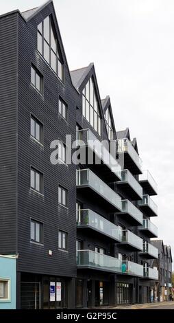 Hastings, Sussex E, Appartement block Rock-a-Nore Rd Banque D'Images